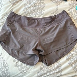 Lululemon SPEED UP SHORT *2.5"
Graphite Purple
Size 8